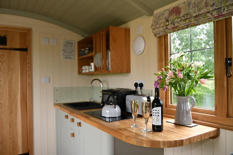 The Shepherds Hut Carmarthen Luaran gambar